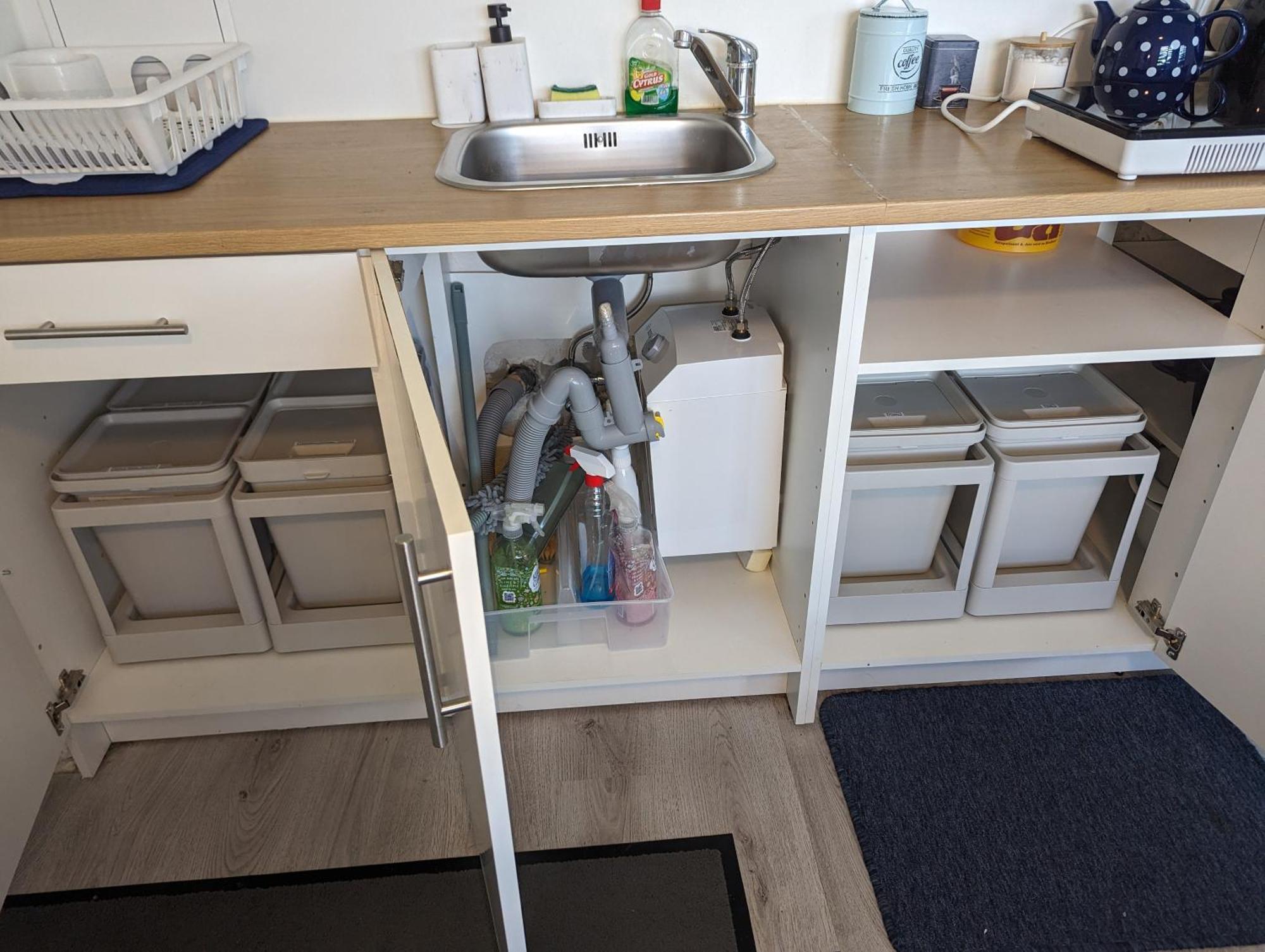 Lovely With Free Parking On Premisis Apartment *